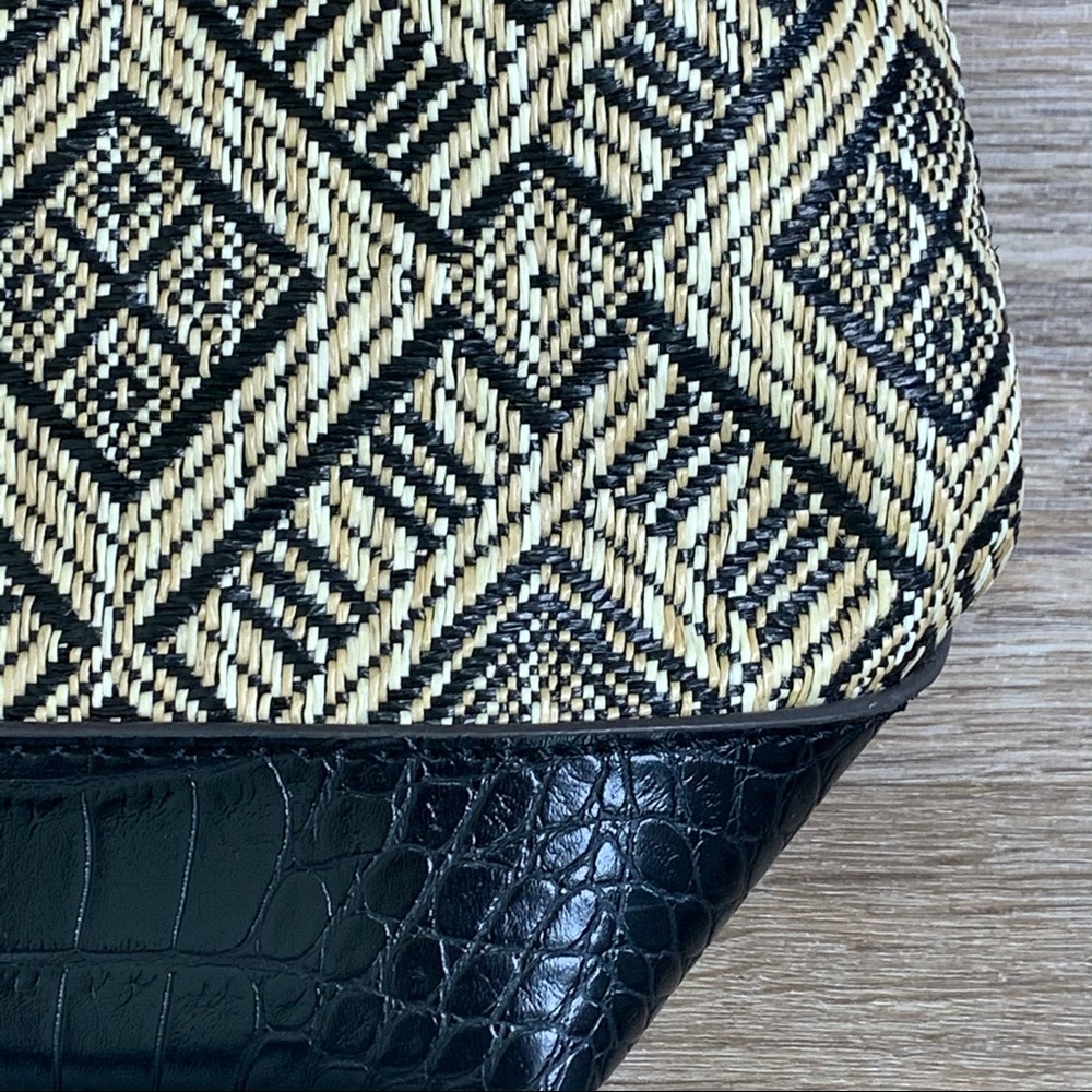 Dana Buchman Women's Black & Tan Shoulder Bag - Picture 5 of 12